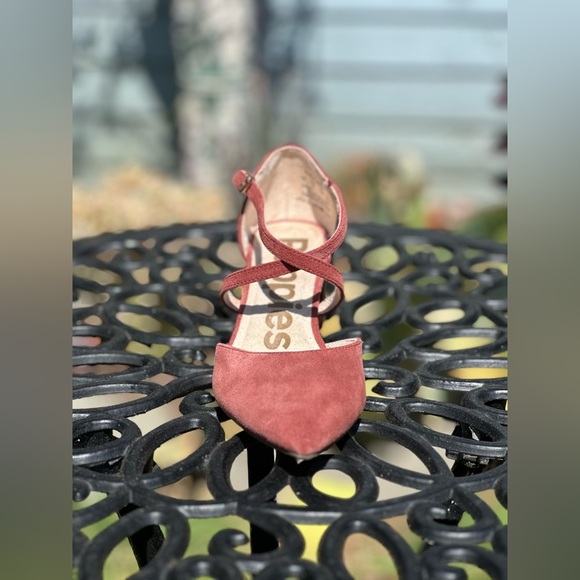 Hush Puppies — Sofie Cross Pump - Picture 6 of 7